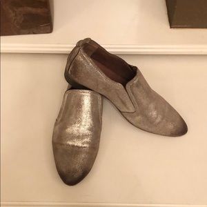 Seychelles Shoes - Metallic silver Seychelles with distressed toe Seychelles Shoes - Metallic silver Seychelles with distressed toe